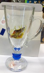 Sklenička na stopce, s uchem (motiv lipan)