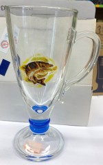 Sklenička vysoká s uchem, motiv štika